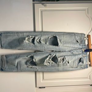 American Eagle Distressed Button Front Tom Girl Jeans!